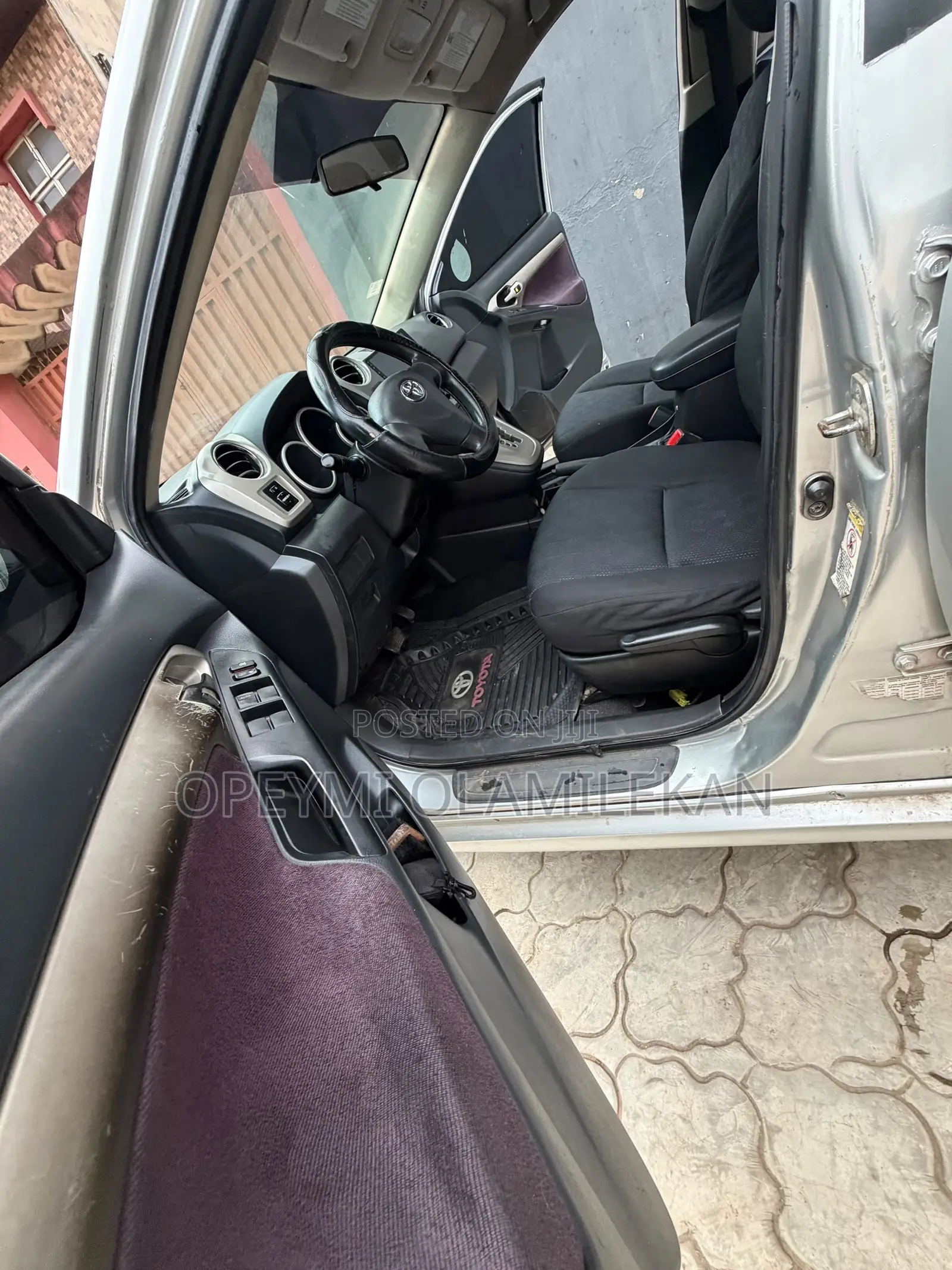 Toyota Matrix 2010 Silver