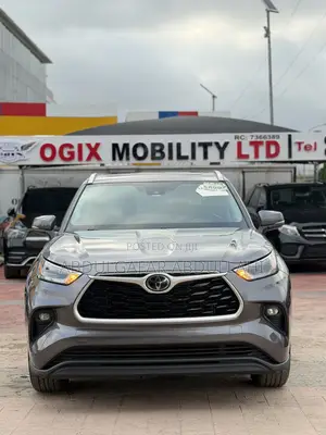Toyota Highlander XLE 2022 Gray