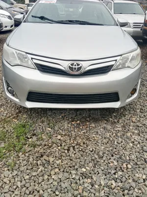 Toyota Camry XLE 4dr Sedan w/Prod. End 11/13 (3.5L 6cyl 6A) 2014 Silver
