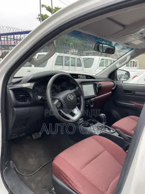 Toyota Hilux Revo Smart Cab Petrol 2.7 RWD 2020 White