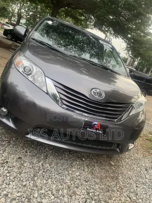 Toyota Sienna LE 8 Passenger (3.5L 6cyl 8A) 2017 Gray
