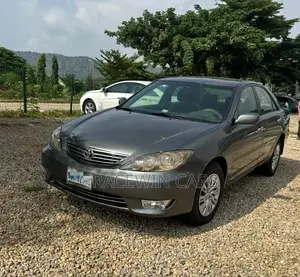 Toyota Camry 2005 Gray