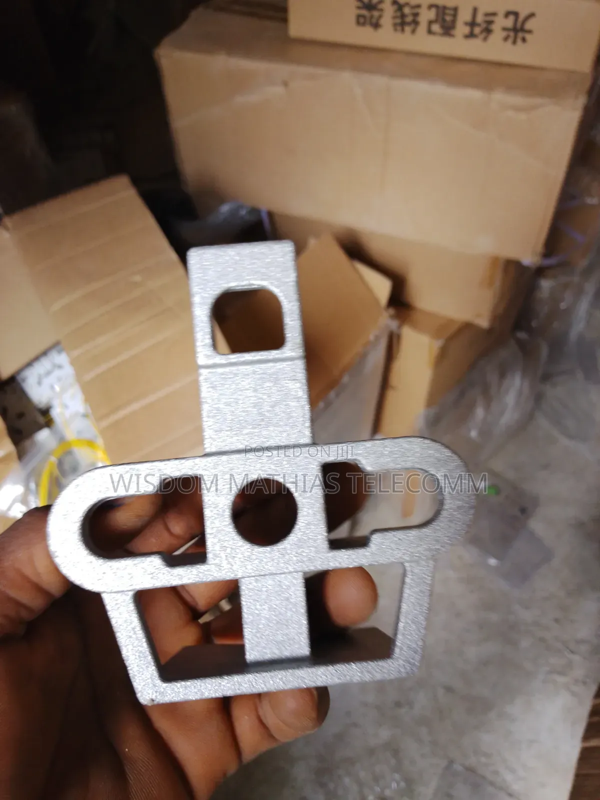 Fiber Optic Cable Pole Mounting Bracket (UPB)