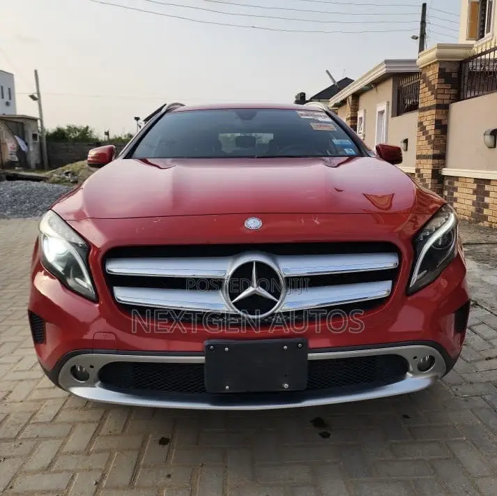 Mercedes-Benz GLA 250 2017 Red