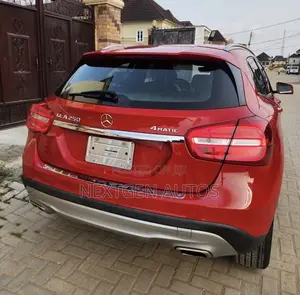 Mercedes-Benz GLA 250 2017 Red