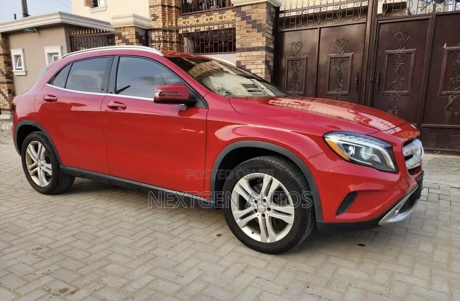 Mercedes-Benz GLA 250 2017 Red