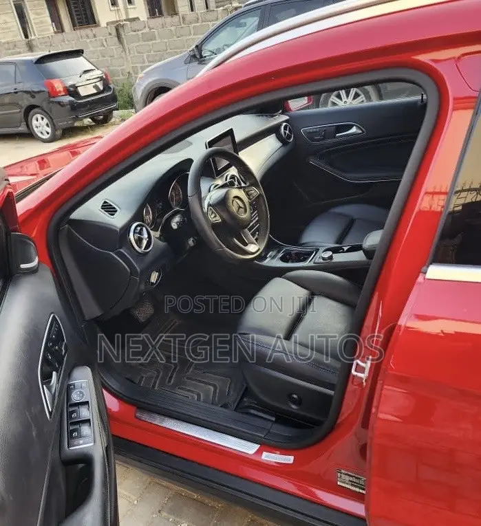 Mercedes-Benz GLA 250 2017 Red