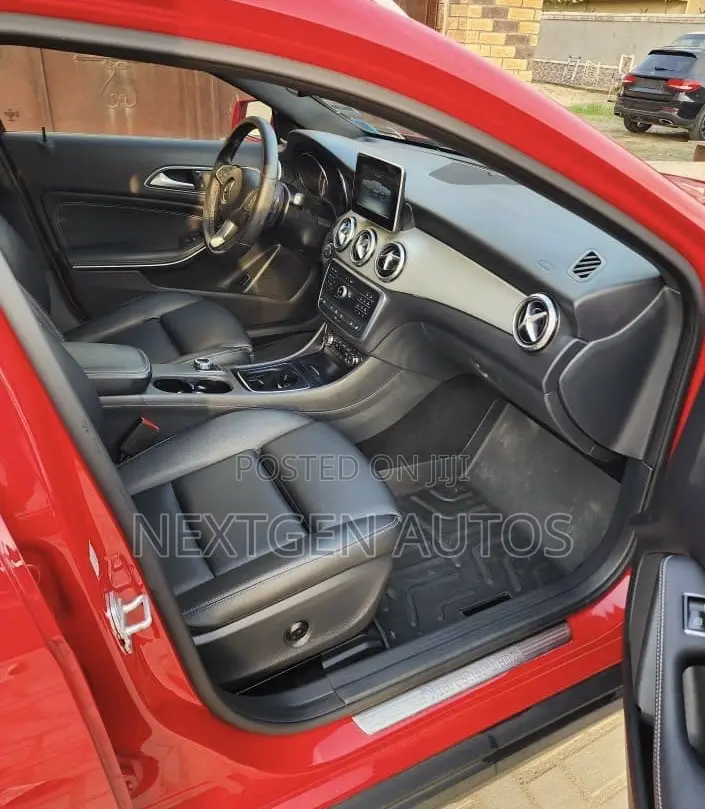 Mercedes-Benz GLA 250 2017 Red