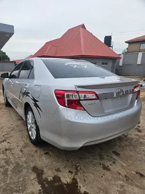 Toyota Camry XLE 4dr Sedan (2.5L 4cyl 6A) 2013 Silver