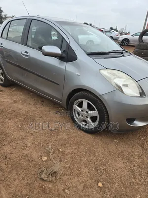 Toyota Yaris Base Sedan 4dr 2011 Silver