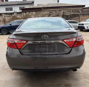 Toyota Camry SE 4dr Sedan (2.5L 4cyl 6A) 2015 Gray