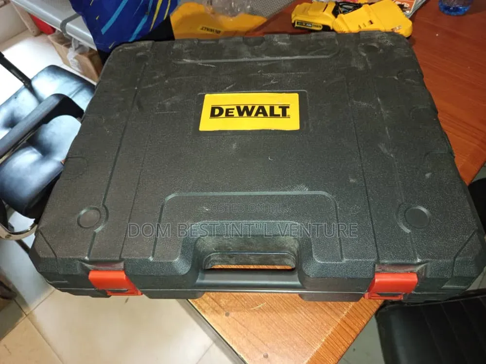 4 in One De Walt