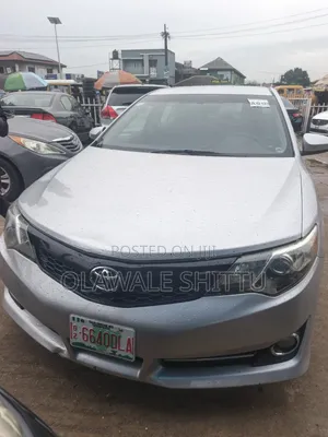 Toyota Camry SE 4dr Sedan (2.5L 4cyl 6A) 2013 Silver