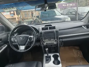 Toyota Camry SE 4dr Sedan (2.5L 4cyl 6A) 2013 Silver