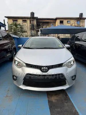 Toyota Corolla LE 4dr Sedan (1.8L 4cyl CVT) 2014 Silver