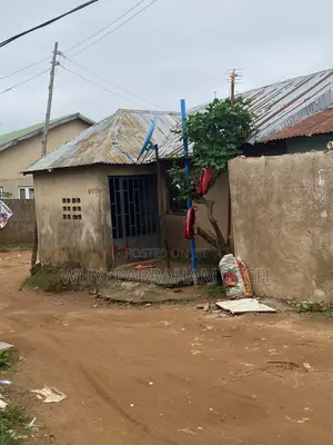 3bdrm Block of Flats in Sabon Lugbe for sale