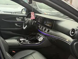 Mercedes-Benz E400 2017 Blue