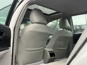Toyota Camry LE 4dr Sedan (2.5L 4cyl 6A) 2012 White