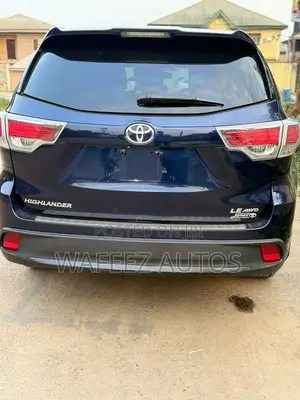 Toyota Highlander LE 4dr SUV (3.5L 6cyl 6A) 2015 Blue