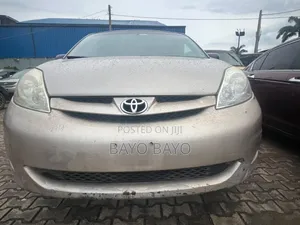 Toyota Sienna LE 2008