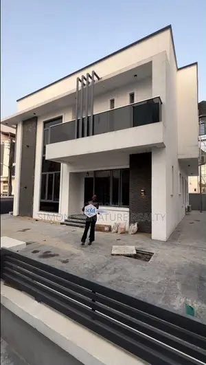 Furnished 4bdrm Duplex in In A Secure And Calm, Chevron for rent