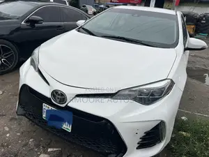 Toyota Corolla SE Special Edition 4dr Sedan (1.8L 4cyl CVT) 2017 Silver