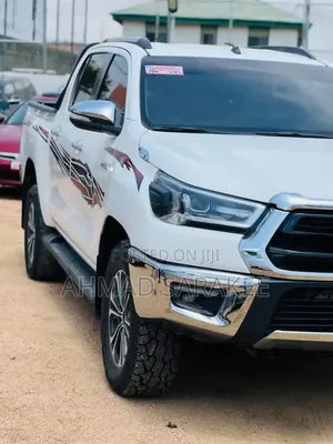 Toyota Hilux 2024 White