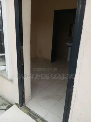 Mini Flat in Ikota Villa for rent