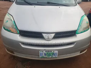 Toyota Sienna 2005 Silver