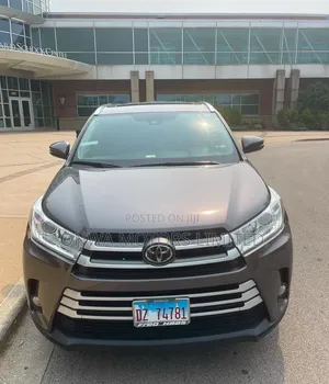 Toyota Highlander XLE 4x4 V6 (3.5L 6cyl 8A) 2018 Gray