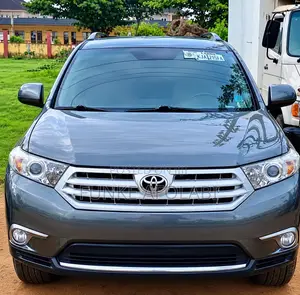 Toyota Highlander 3.5L 4WD 2013 Green