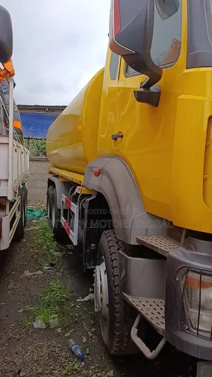 Super Clean Howo 10 Tires 18,200 Liters Water Tanker