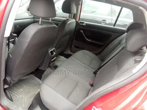 Volkswagen Golf 2004 Red