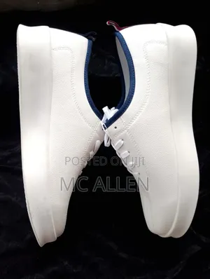 Classic Tommy Sneakers