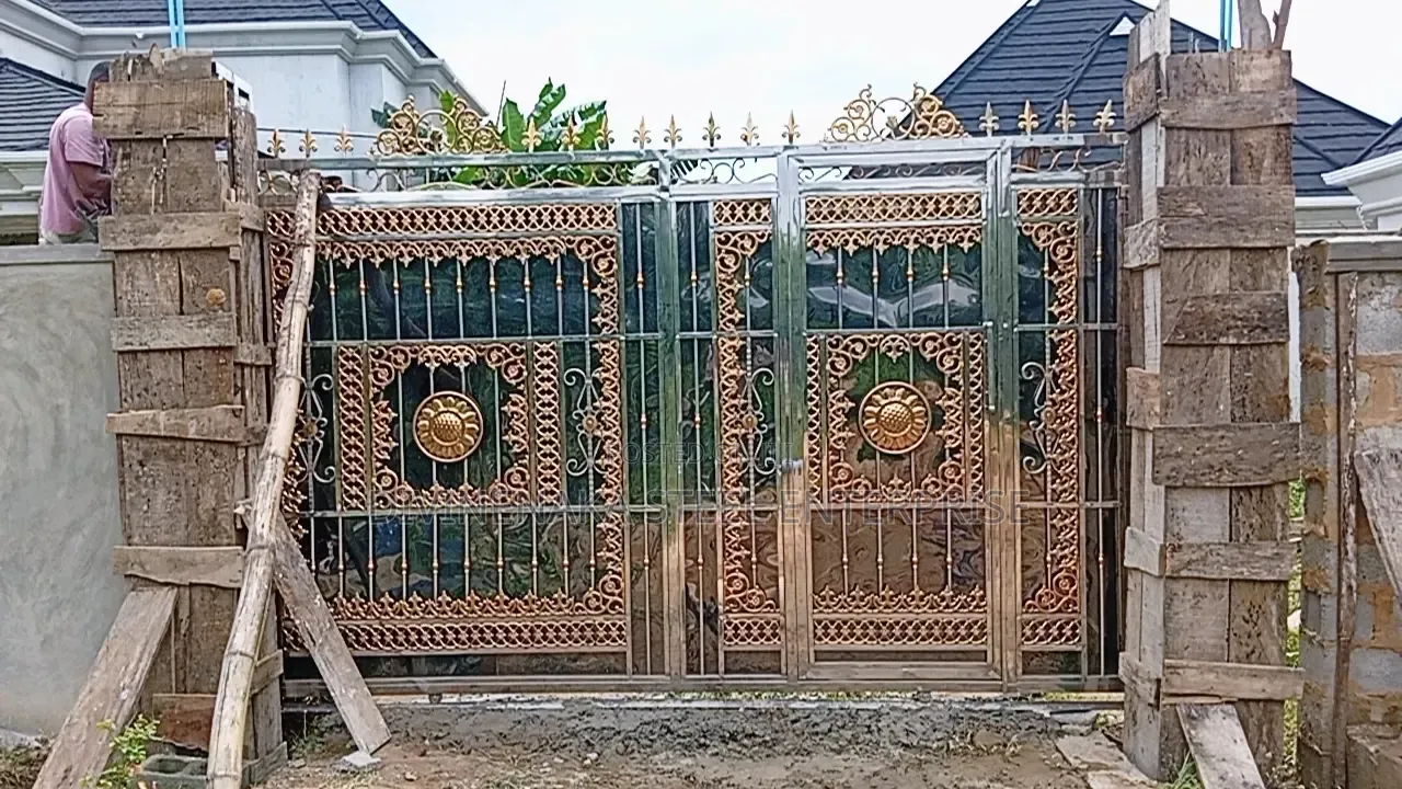 Stainless Black Gate