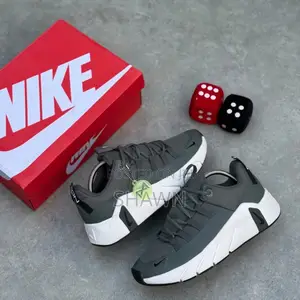 Nike Fee Mecton 7 Sneakers