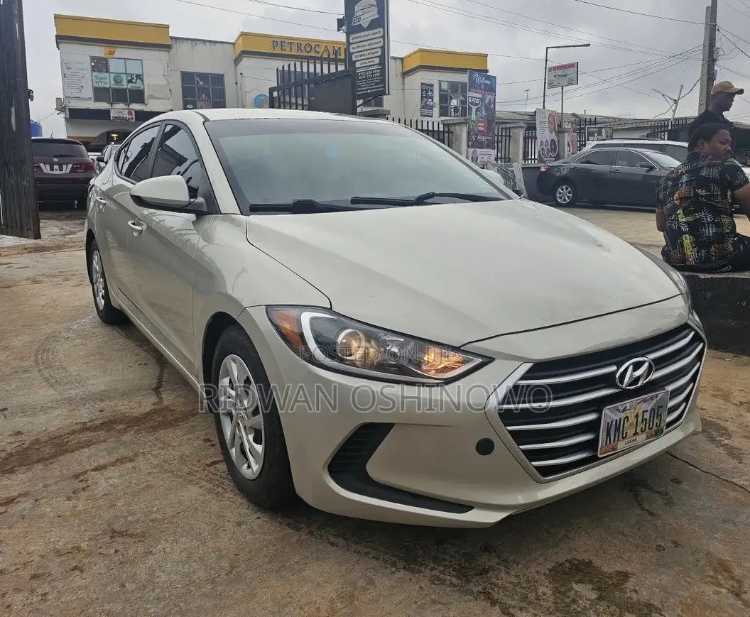 Hyundai Elantra 2016 Silver
