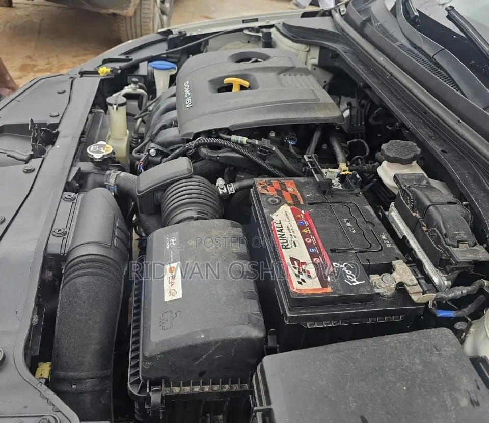 Hyundai Elantra 2016 Silver