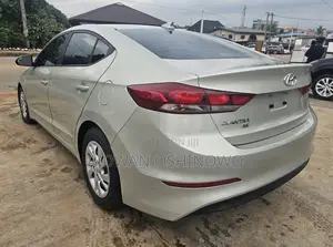 Hyundai Elantra 2016 Silver