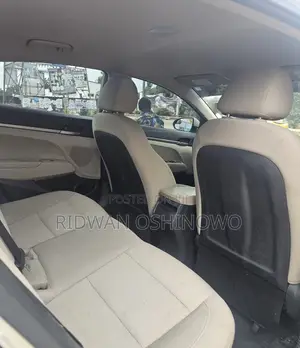 Hyundai Elantra 2016 Silver