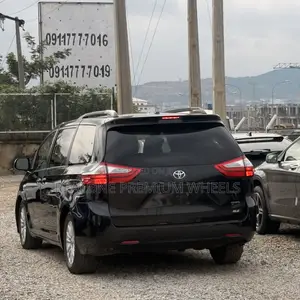 Toyota Sienna 2017 Black