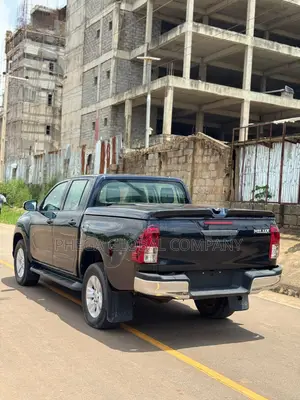 Toyota Hilux Rugged X 4x4 2018 Black
