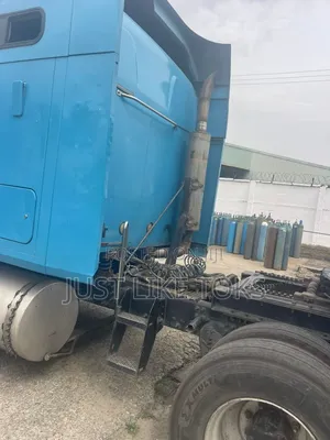 Mack Vision 2000