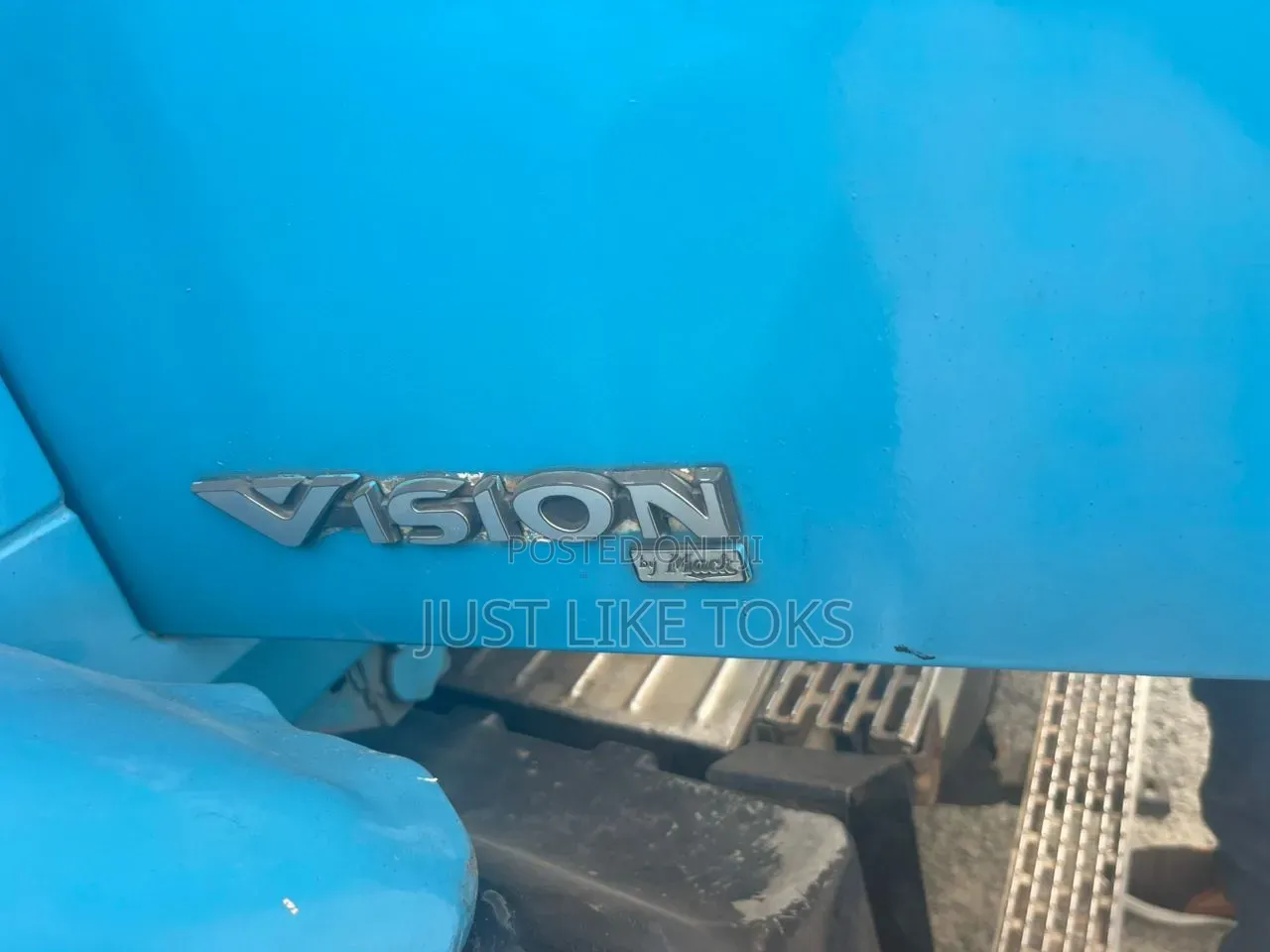 Mack Vision 2000