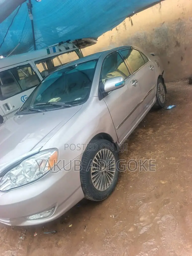 Toyota Corolla 2004 Gold
