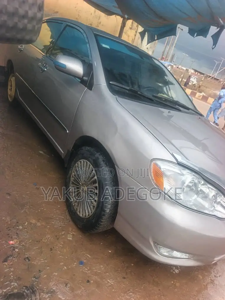 Toyota Corolla 2004 Gold