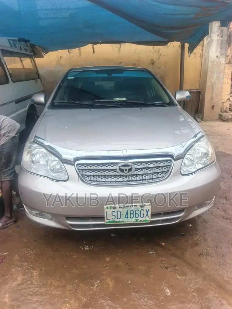 Toyota Corolla 2004 Gold