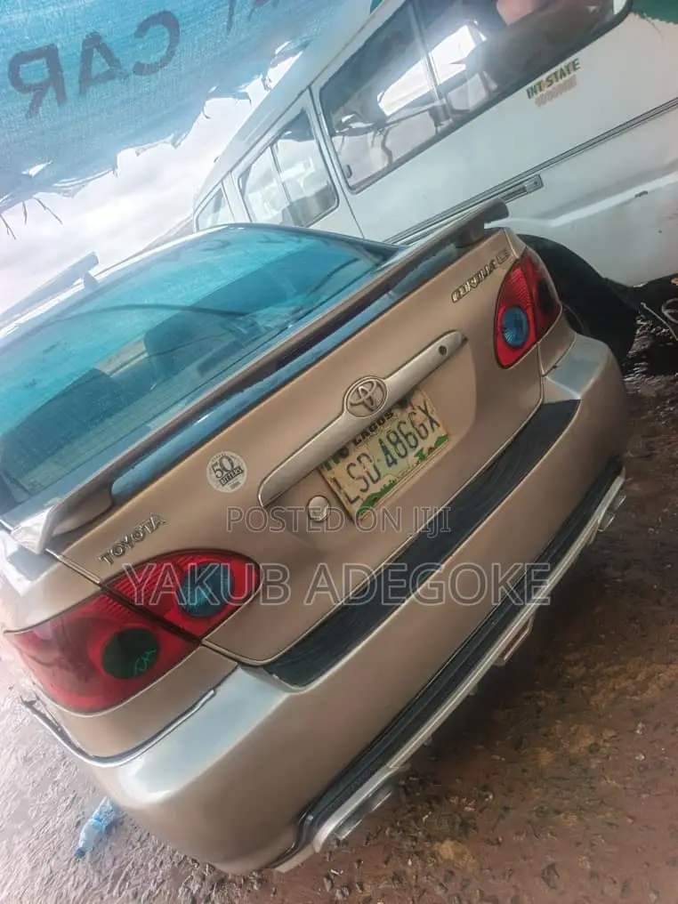 Toyota Corolla 2004 Gold