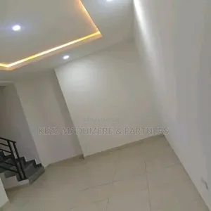 4bdrm Duplex in New Gra Port for rent