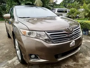 Toyota Venza XLE 2010 Gold